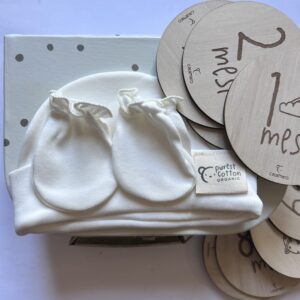 Dolci Ricordi Gift Box con dischetti milestone in legno e set nascita in cotone organico